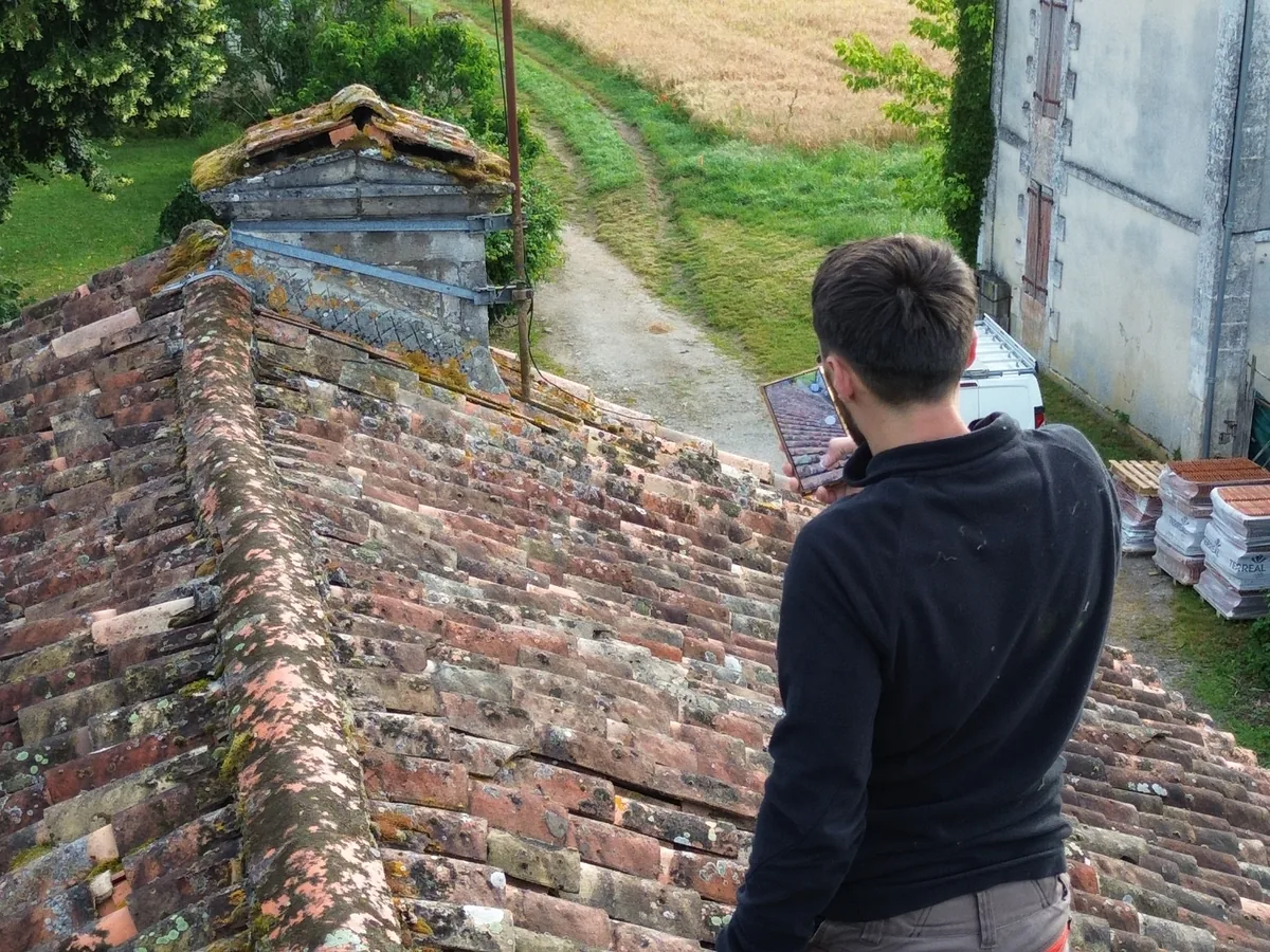 Inspection d'une couverture en tuiles