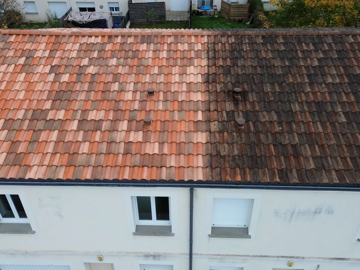 Nettoyage de toiture visible sur deux zones