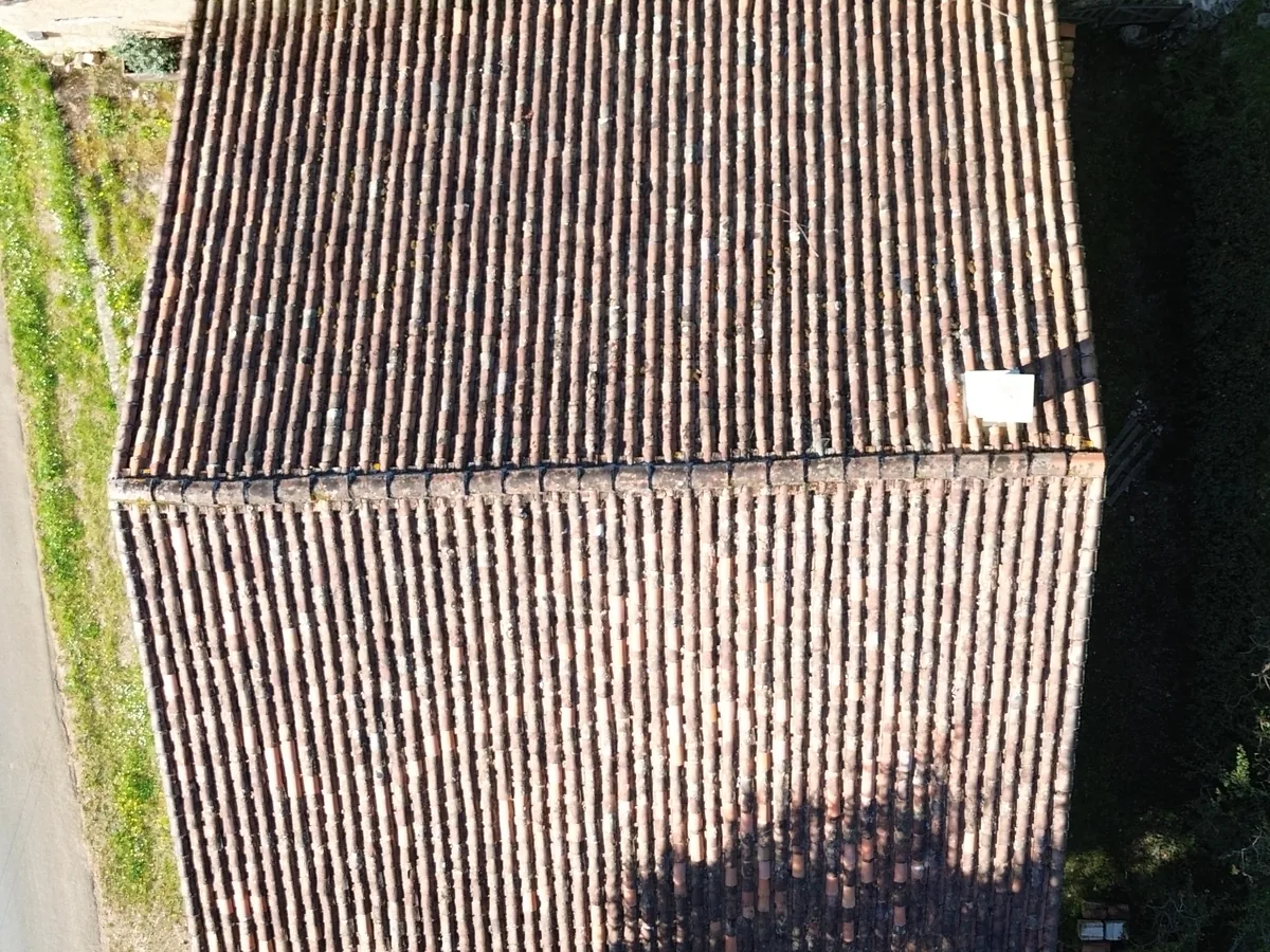 Vue de la même toiture avant réfection